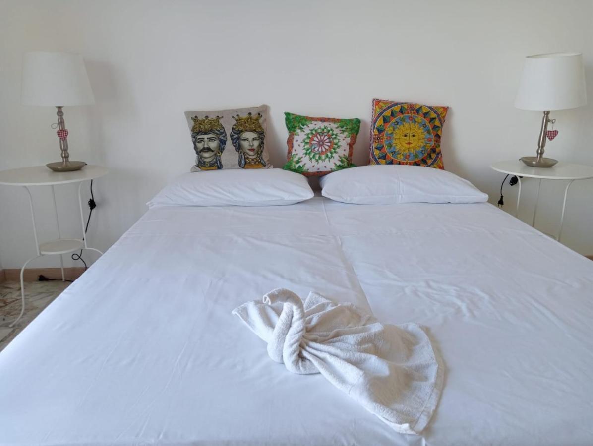 A Casa Di Alex Apartment Catania Bagian luar foto